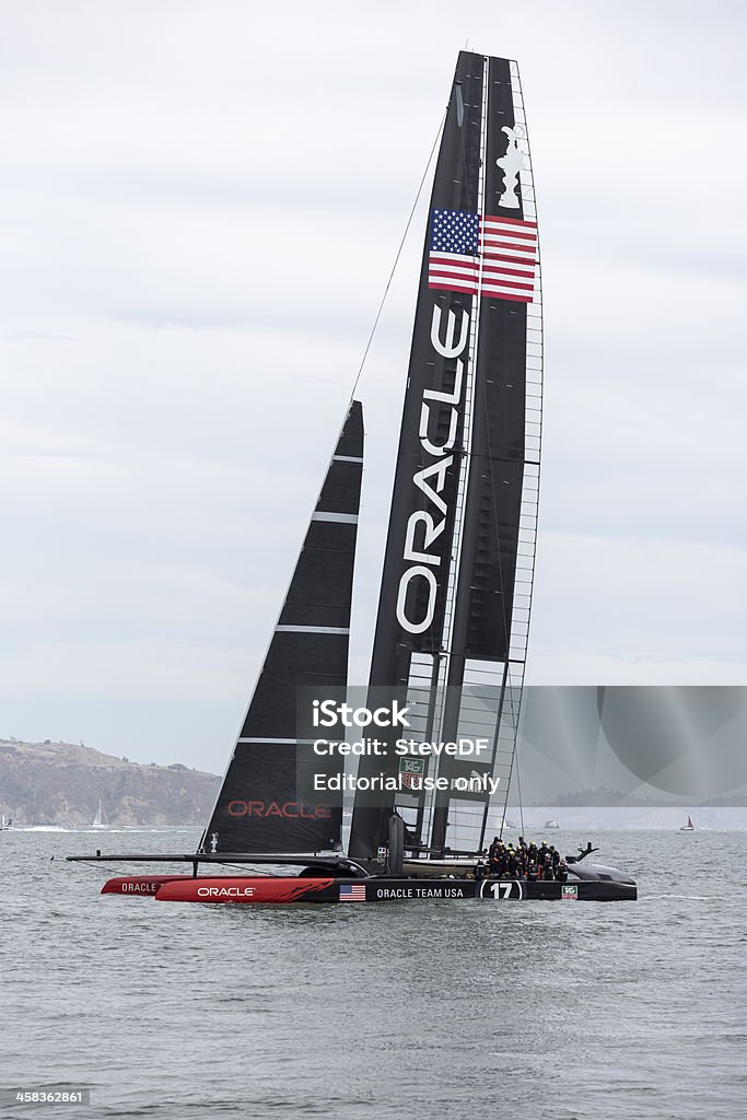 L'Oracle de 72 pied de l'America s Cup catamaran-training" - Photo de Faire la course libre de droits