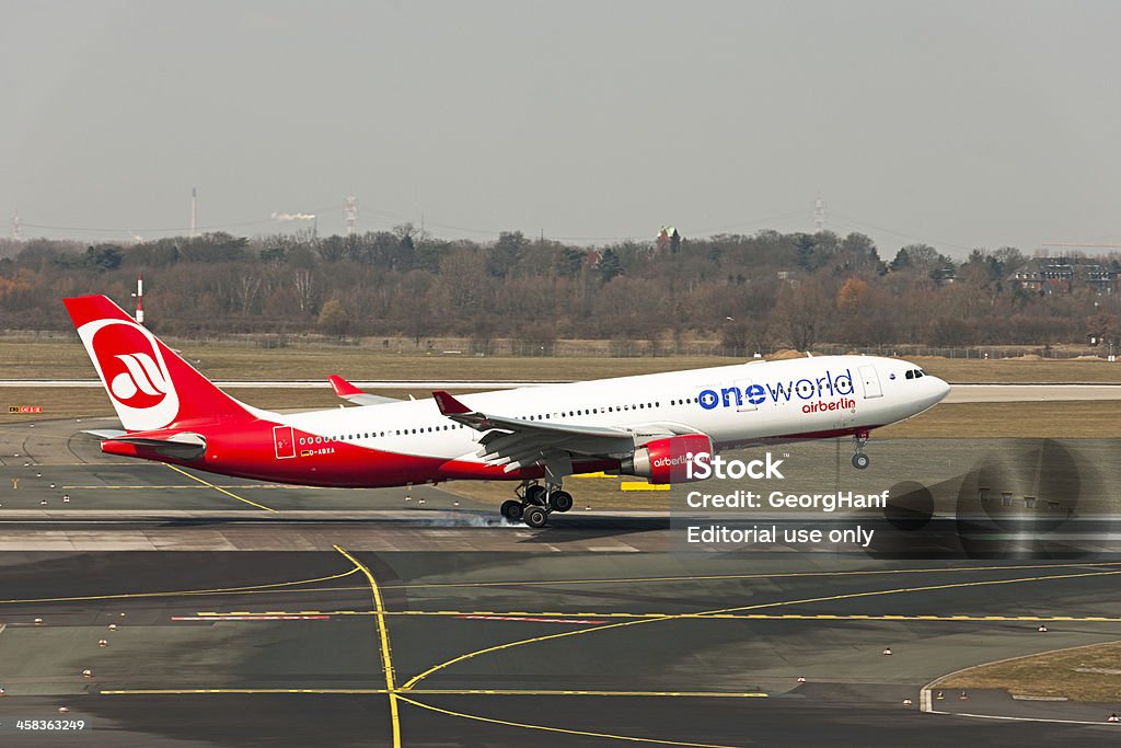 Airbus a 330-223 - Foto de stock de Aeropuerto libre de derechos