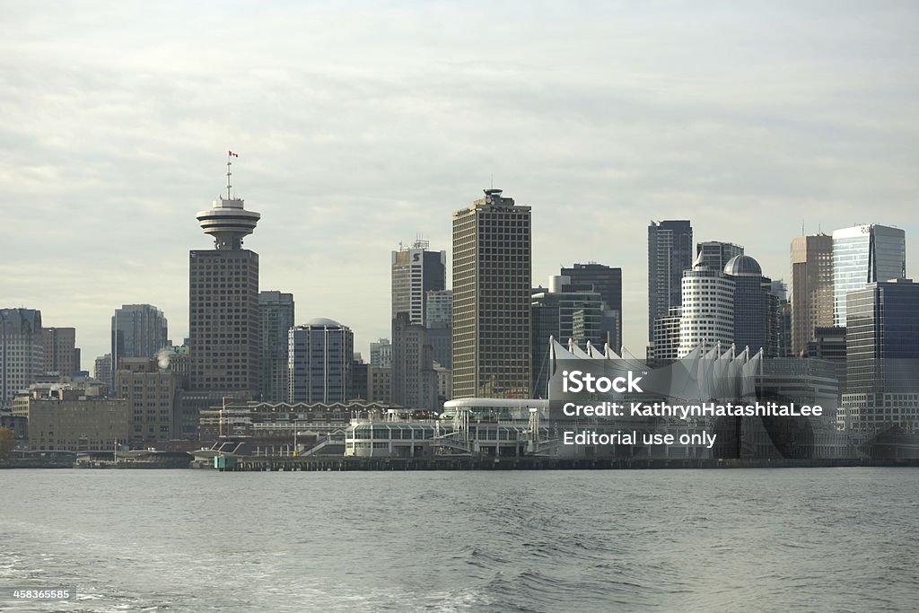Le centre-ville de Vancouver et du front de mer dans la crique de Burrard, au Canada, en automne - Photo de Burrard Inlet libre de droits