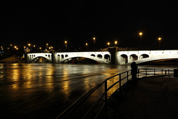 calgary, alberta inundación - calgary bridge flood alberta fotografías e imágenes de stock