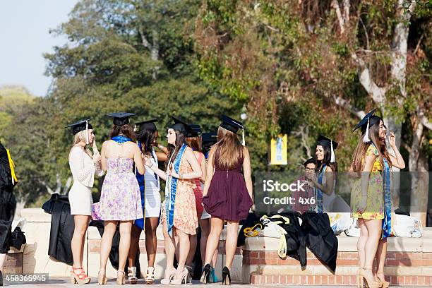 Giorno Della Laurea - Fotografie stock e altre immagini di 2012 - 2012, Adulto, Ambientazione esterna