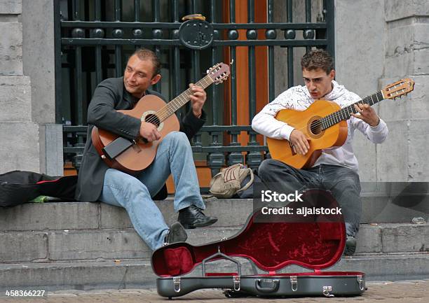 Straßenmusikern Stockfoto und mehr Bilder von Straßenmusiker - Straßenmusiker, Akustikgitarre, Aufführung