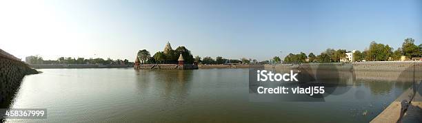 Photo libre de droit de Temple Hindou Traditionnelle Sur Le Lac Dans Le Centreville Madurai banque d'images et plus d'images libres de droit de Antique