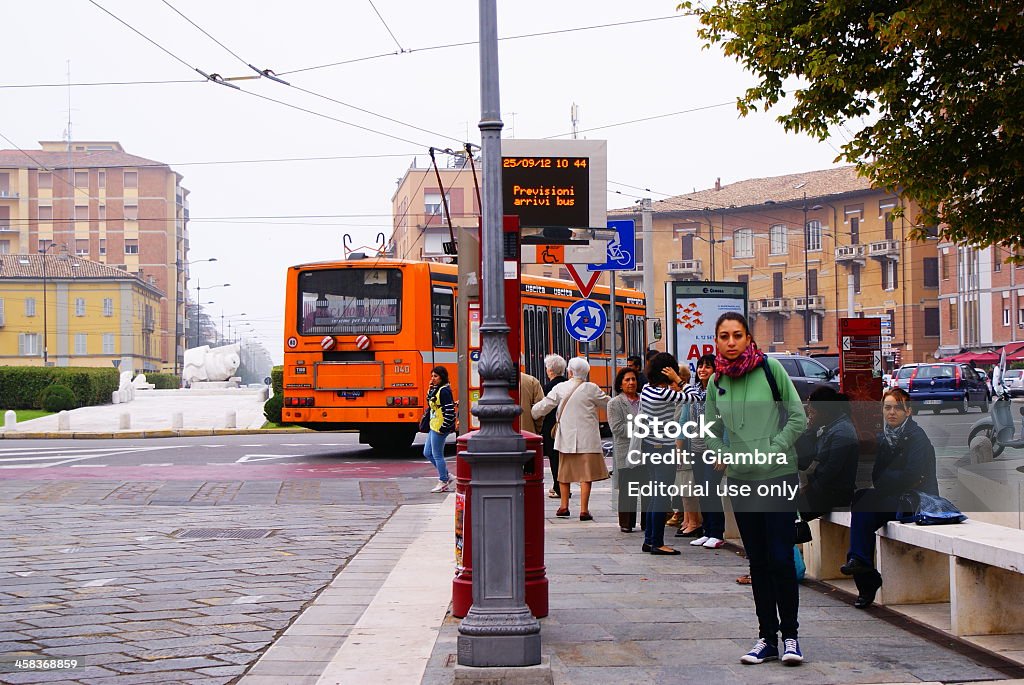 Camminare intorno a Parma - Foto stock royalty-free di 40° anniversario