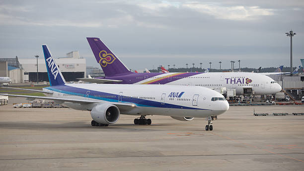나리타 공항, 일본 - thai airways 뉴스 사진 이미지