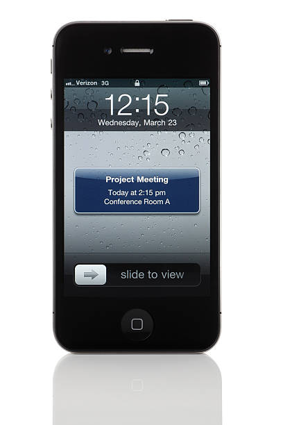 напоминание на apple iphone 4 - apple com стоковые фото и изображения