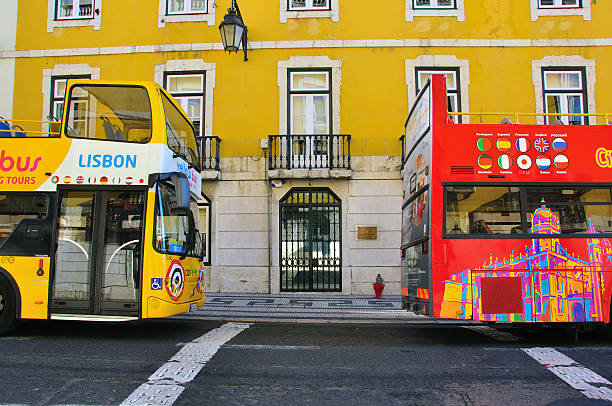 리스본 관광 버스용 - portuguese culture lisbon portugal portugal flag 뉴스 사진 이미지