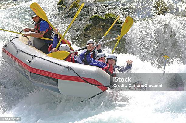 Rafting Accidente Foto de stock y más banco de imágenes de Accesorio de cabeza - Accesorio de cabeza, Actividad, Actividad al aire libre