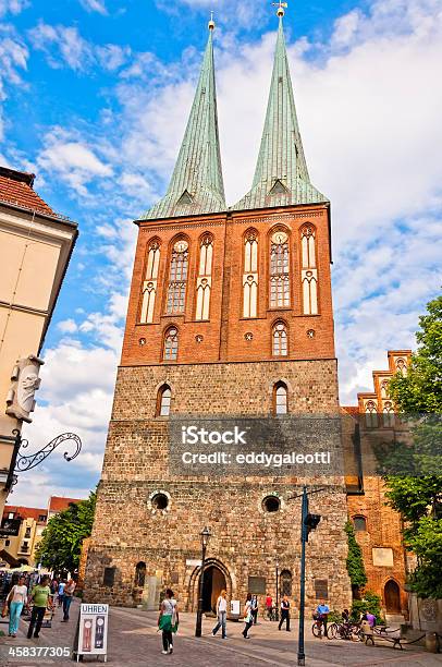 Old Nikolai Iglesia En Berlín Alemania Foto de stock y más banco de imágenes de 2013 - 2013, Alemania, Alexanderplatz