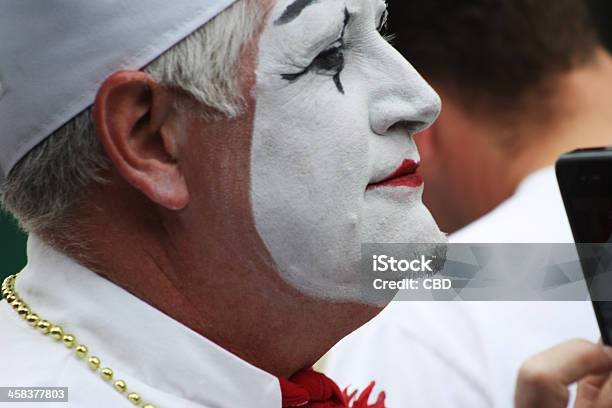 Artista De Mímica De Cara Blanca Foto de stock y más banco de imágenes de Artista de mímica - Artista de mímica, Celebración - Ocasión especial, Fotografía - Imágenes