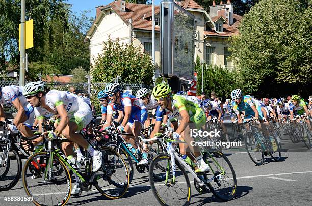 Photo libre de droit de Peloton De Cyclistes Du Vélo De Course banque d'images et plus d'images libres de droit de Tour de France - Tour de France, Faire du vélo, France