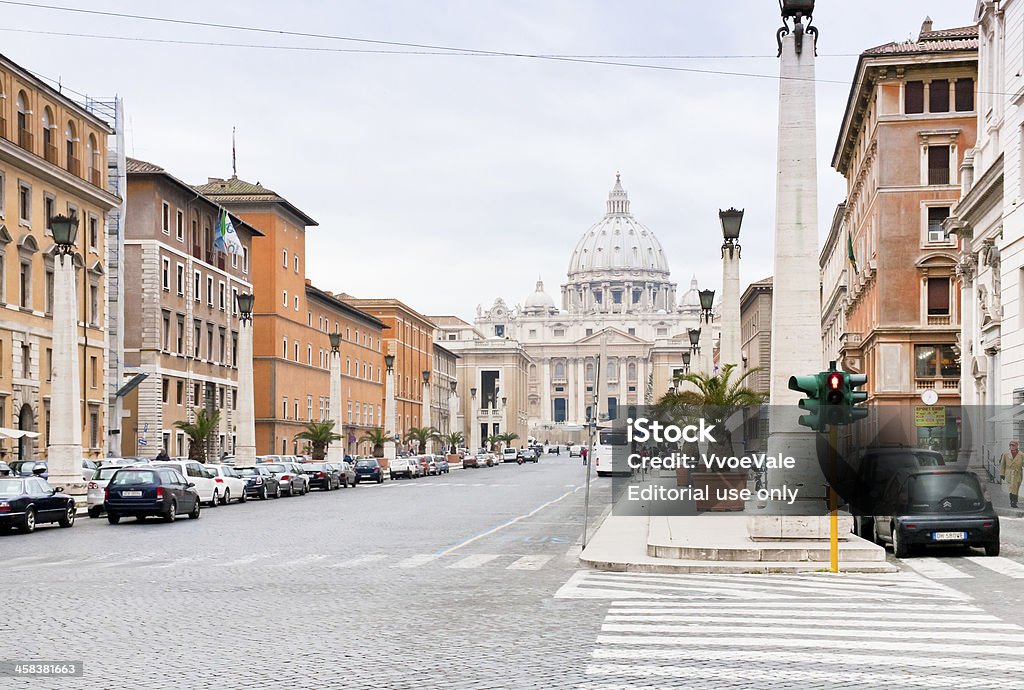 Vue sur la Basilique du Saint via Conciliazione à Rome - Photo de Antique libre de droits