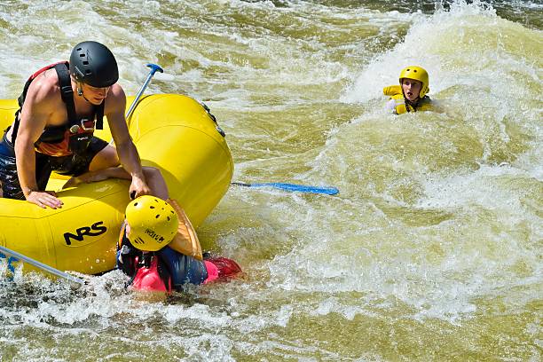 белая вода неотложной терапии, колорадо - rafting white water rafting river colorado стоковые фото и изображения