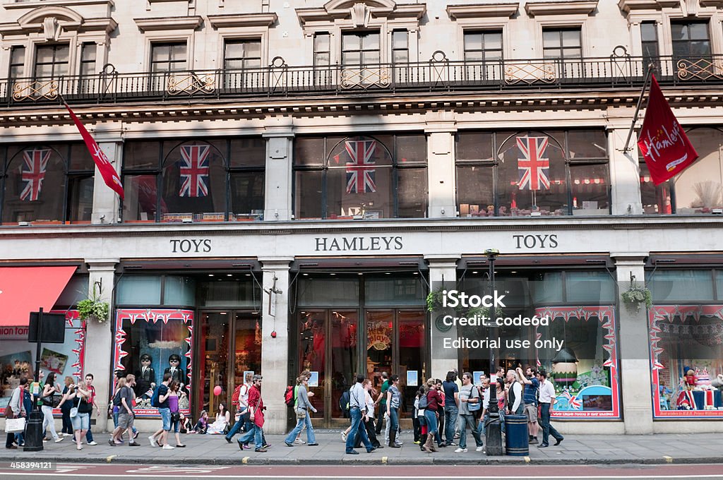 Marche come Hamley s Negozio di giocattoli in Regent Street - Foto stock royalty-free di Ambientazione esterna