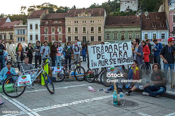 Photo libre de droit de Protestations Pour Rosia Montana banque d'images et plus d'images libres de droit de Acheter - Acheter, Adulte, Chaîne des Carpates