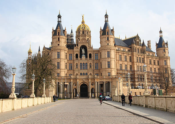 Schwerin Castle Schwerin, Germany - April 12, 2013: Unidentified people in front of Schwerin Castle, the seat of the state parliament of Mecklenburg- Vorpommern in Schwerin, Germany. schwerin castle stock pictures, royalty-free photos & images