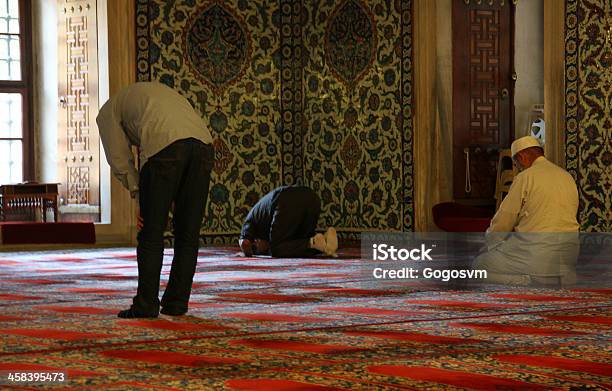 Moschea Selimiye - Fotografie stock e altre immagini di Abbigliamento religioso - Abbigliamento religioso, Ambientazione interna, Ambientazione tranquilla