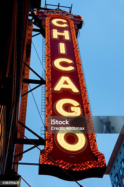 Foto de Uma Hdr Da Famosa Chicago Theater Placa No Crepúsculo e mais fotos de stock de Arte, Cultura e Espetáculo