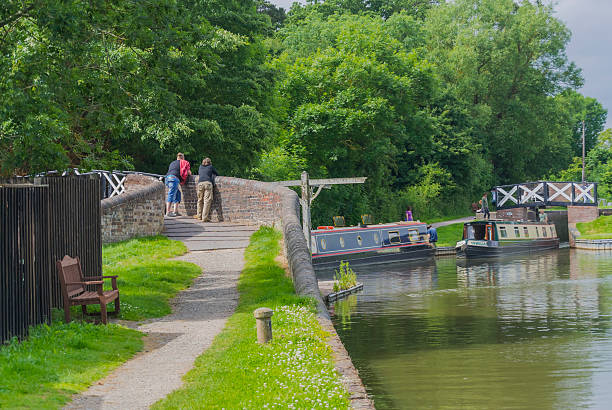 スタットフォード運河 - warwickshire narrow nautical vessel barge ストックフォトと画像