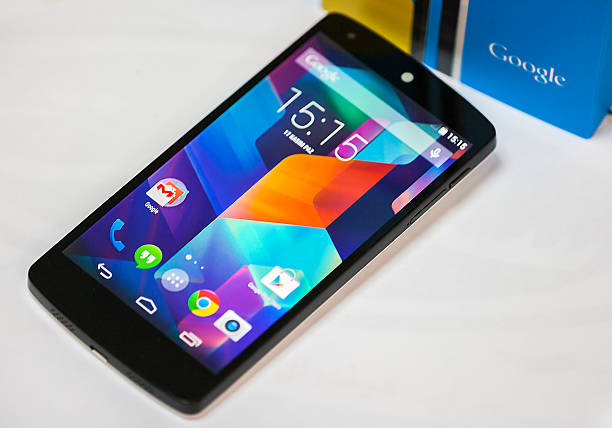 nexus 5 смарт-телефон - google nexus стоковые фото и изображения