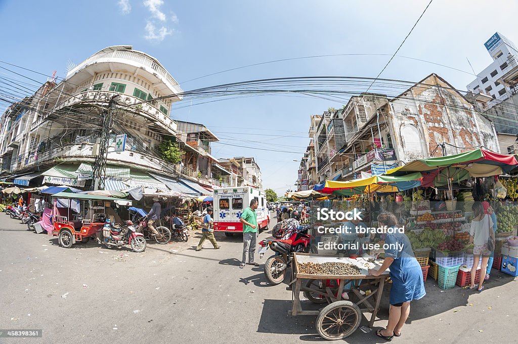 A agitada cena de rua no Camboja - Foto de stock de Arquitetura royalty-free