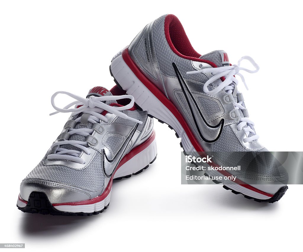 Nike Runnig chaussures sur blanc - Photo de Chaussures libre de droits