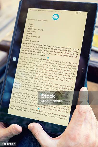 Microsoft Surface - zdjęcia stockowe i więcej obrazów Czytnik książek elektronicznych - Czytnik książek elektronicznych, Czytać, Dorosły