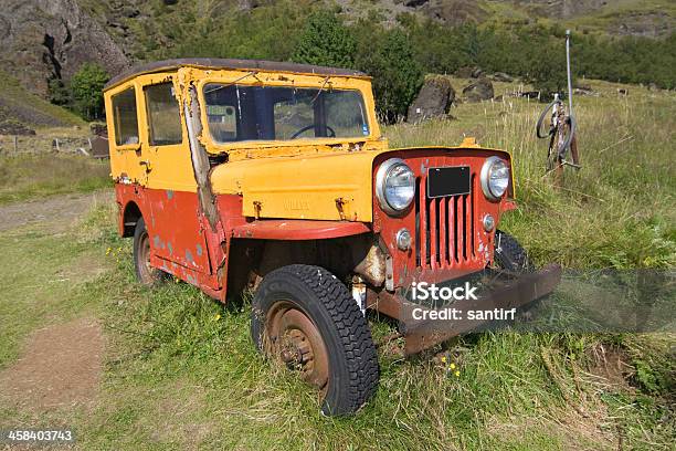 Vecchio Willys Jeep - Fotografie stock e altre immagini di 4x4 - 4x4, Abbandonato, Antico - Vecchio stile