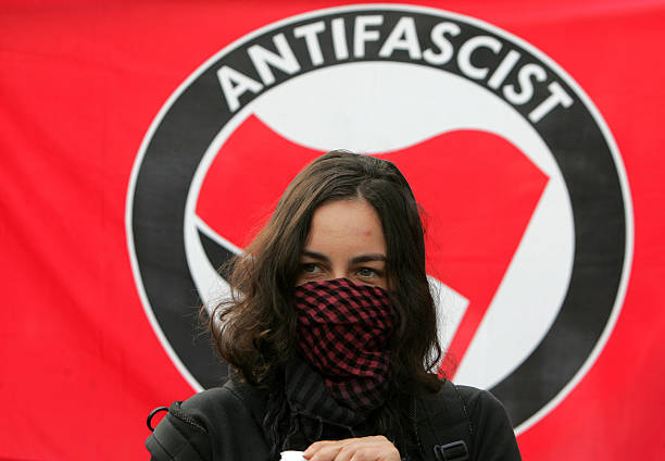 sofia, bulgarien gegen die faschisten portest - skinhead stock-fotos und bilder