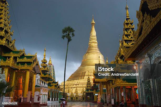 Pagoda Di Shwedagon Yangon - Fotografie stock e altre immagini di Asia - Asia, Brillante, Buddha