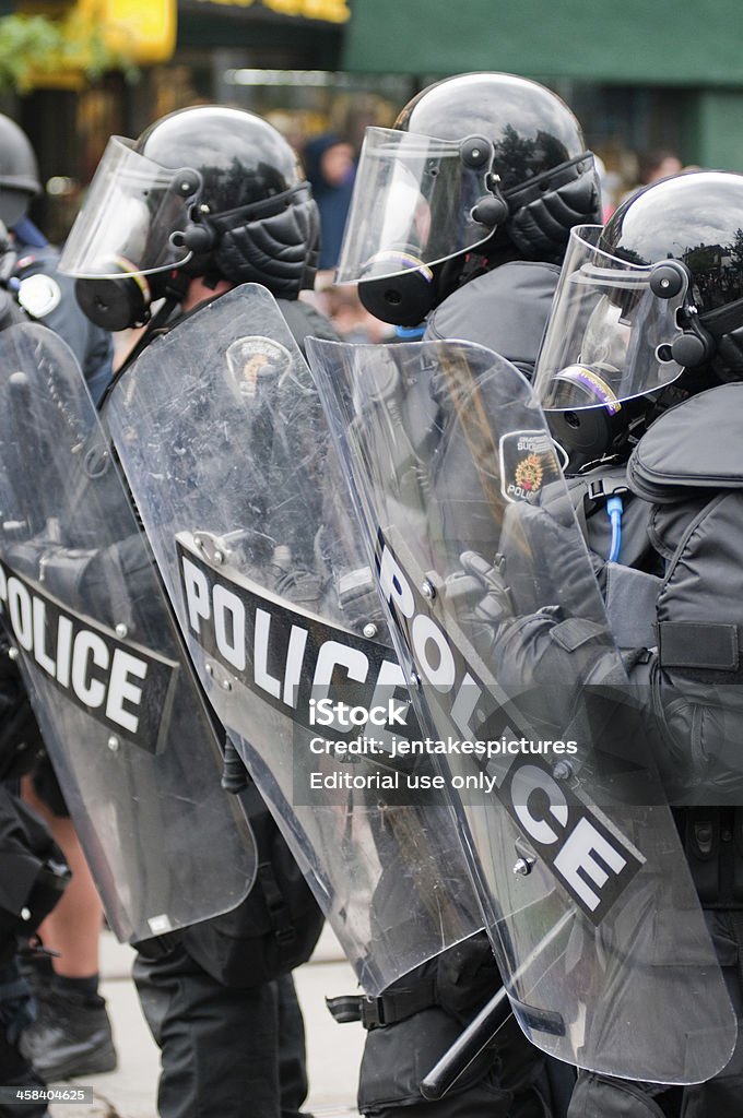 Fileira de funcionários de polícia - Foto de stock de Força Policial royalty-free
