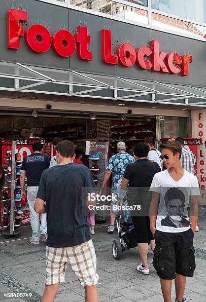 풋 라커 Foot Locker 쇼핑하다 Munich Germany 건물 정면에 대한 스톡 사진 및 기타 이미지 - 건물 정면, 관광객, 군중