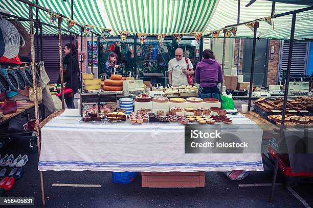 Torta Mercato Affollato A Birmingham Broadway Londra - Fotografie stock e altre immagini di Adulto