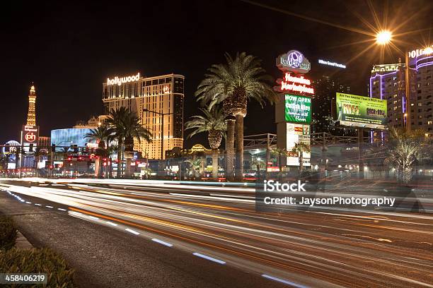 Ласвегас Стрип В Ночное Время — стоковые фотографии и другие картинки Light Trail - Light Trail, Автомобиль, Азартные игры