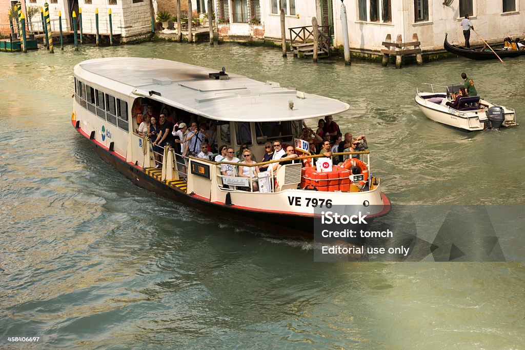 Vaporetto à Venise - Photo de Bateau de voyageurs libre de droits