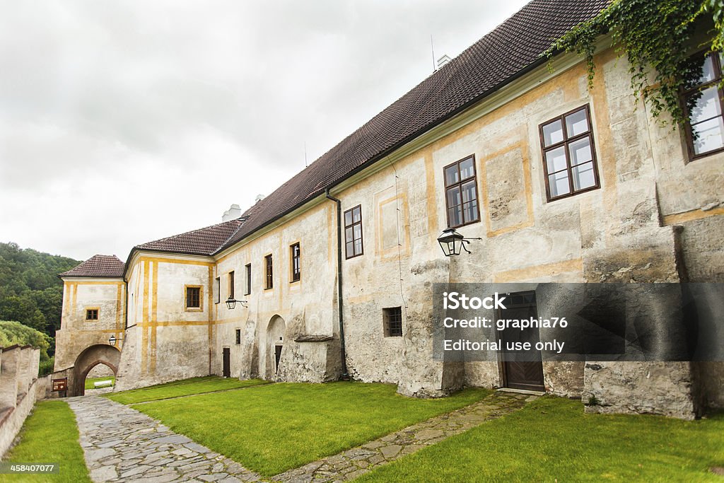 シトー派ゴシ��ック建築の修道院ズラータ、チェコ共和国コルナです。 - ゴシック様式のロイヤリティフリーストックフォト