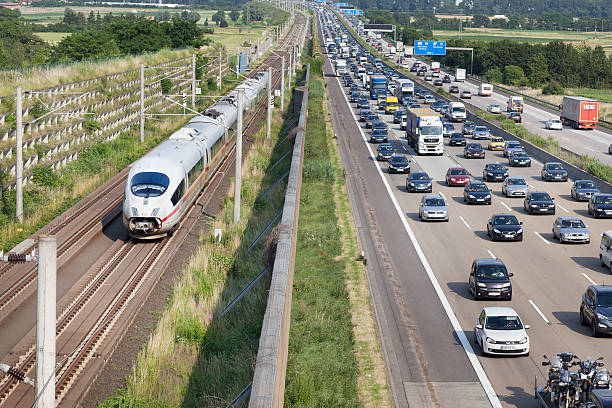 교통 체증 on 독일형 아우토반 a3 및 초고속 열차 - autobahn 뉴스 사진 이미지