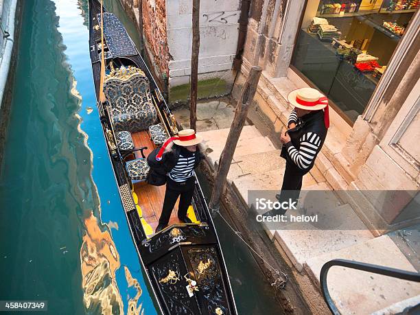 Gondoliers В Венеции — стоковые фотографии и другие картинки Венеция - Италия - Венеция - Италия, Гондольер, Гондола