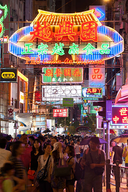 hong kong cityscape - hong kong billboard asia china stock-fotos und bilder