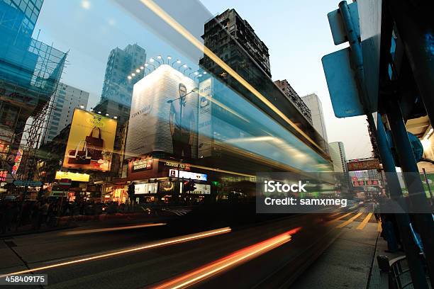 Mong Kok Hong Kong Foto de stock y más banco de imágenes de Valla publicitaria electrónica - Valla publicitaria electrónica, Noche, Actividades bancarias