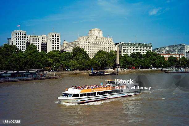 London Eye Crociera In Barca Sul Fiume Tamigi - Fotografie stock e altre immagini di Acqua - Acqua, Ambientazione esterna, Attività ricreativa