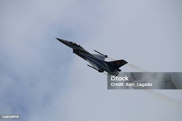 Foto de F16 Jet U K e mais fotos de stock de Avião de Combate - Avião de Combate, Lente Telefotográfica, Avião