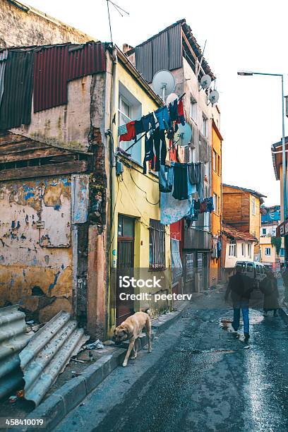Foto de Backstreet Cena e mais fotos de stock de Istambul - Istambul, Favela - Área Destituída, Pobreza - Questão social