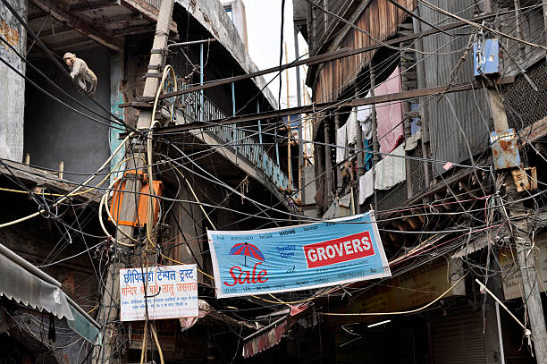 インドの電気配線 chaos - street sale ストックフォトと画像