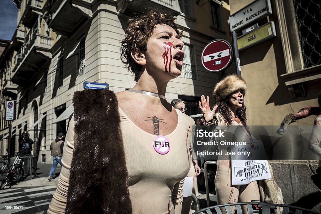 Animalisti Italiani protest przeciwko Milan Fashion tydzień na Septem - Zbiór zdjęć royalty-free (2013)