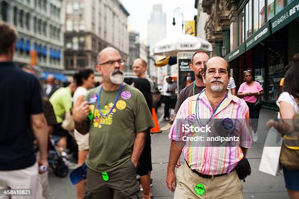 Photo libre de droit de Gay Pride De Supporters banque d'images et plus d'images libres de droit de 2009 - 2009, Adulte, Adulte d'âge mûr