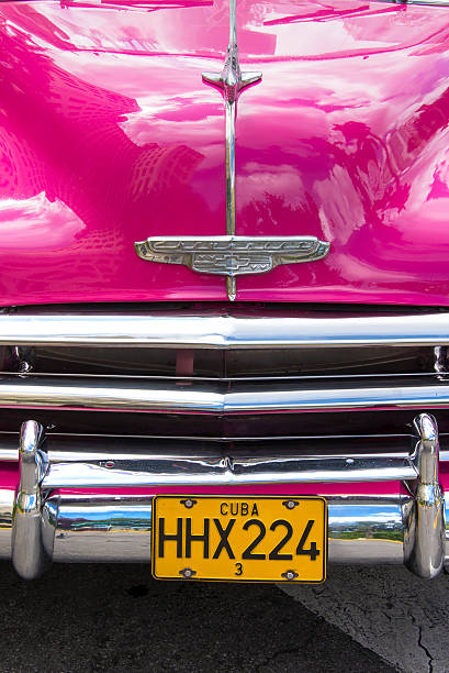 ピンクのシボレー - cuba car chevrolet havana ストックフォトと画像