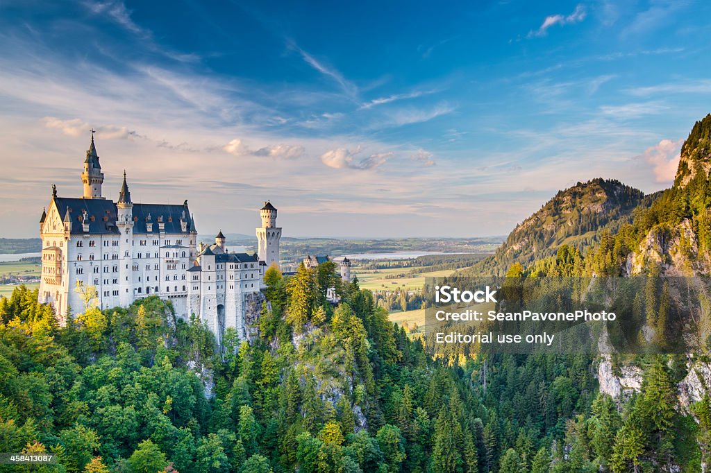 Castillo de Neuschwanstein - Foto de stock de Castillo de Neuschwanstein libre de derechos