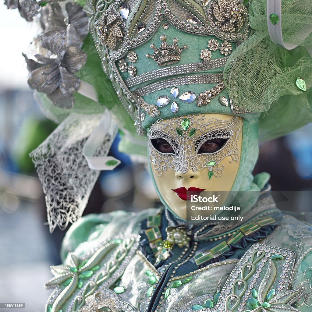 Traje veneziano participar de Carnaval de Veneza. - Foto de stock de Carnaval de Veneza royalty-free