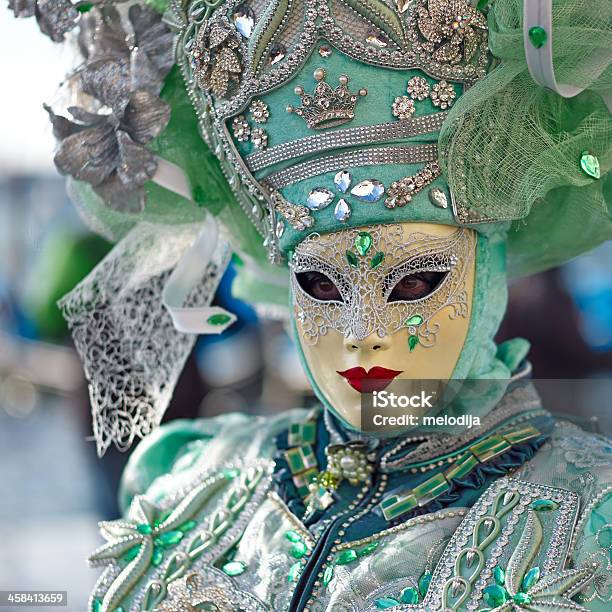 Foto de Traje Veneziano Participar De Carnaval De Veneza e mais fotos de stock de Carnaval de Veneza - Carnaval de Veneza, Cultura Italiana, Culturas